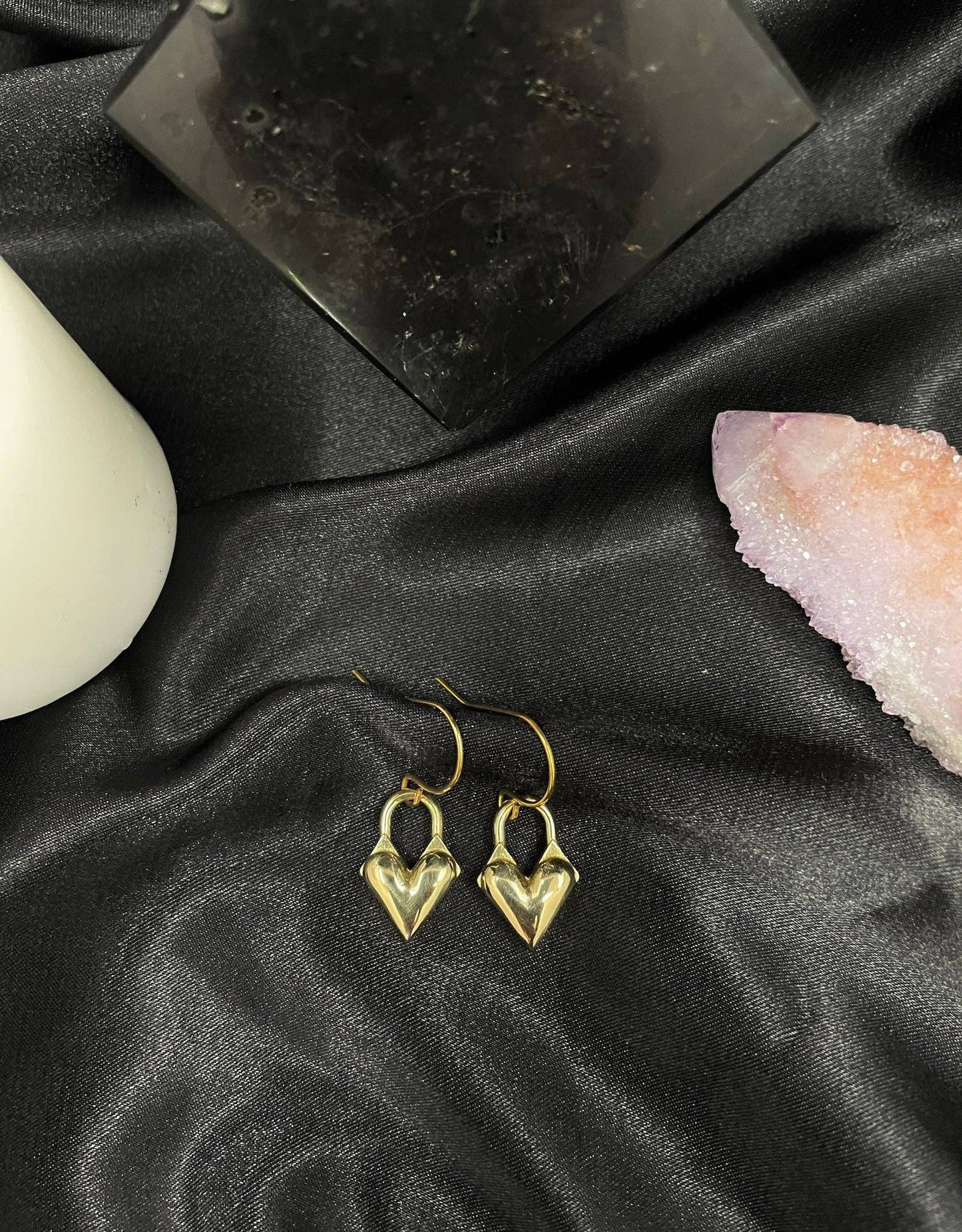 CHARMING Heart Earrings