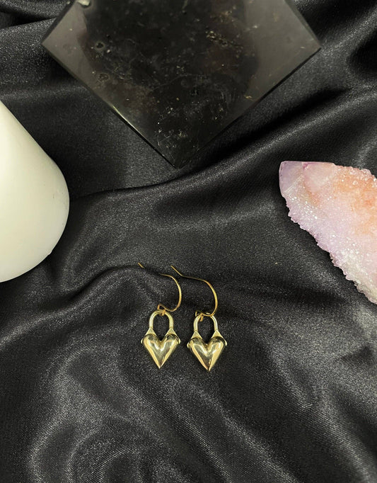 CHARMING Heart Earrings