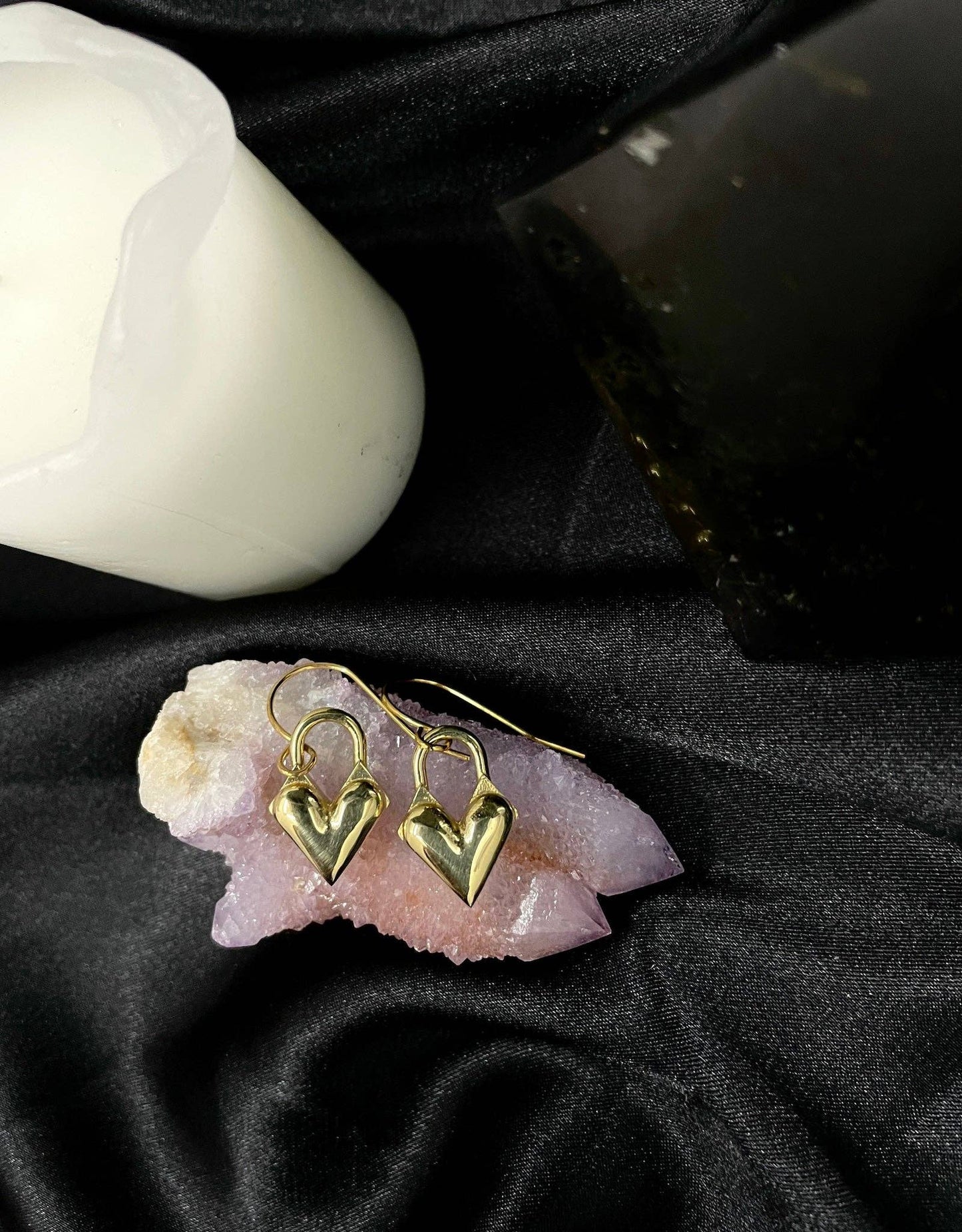 CHARMING Heart Earrings