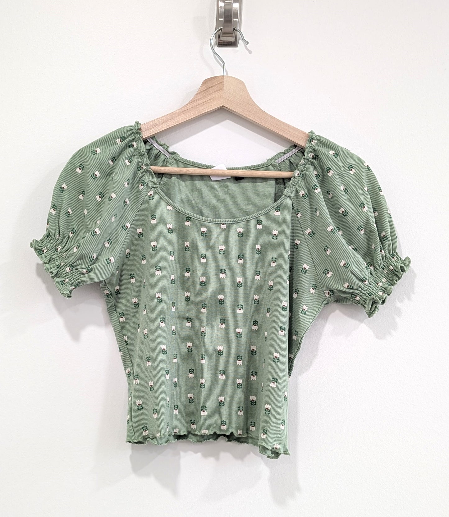 Light Green Floral Puffed Sleeve Cropped Knit Top
