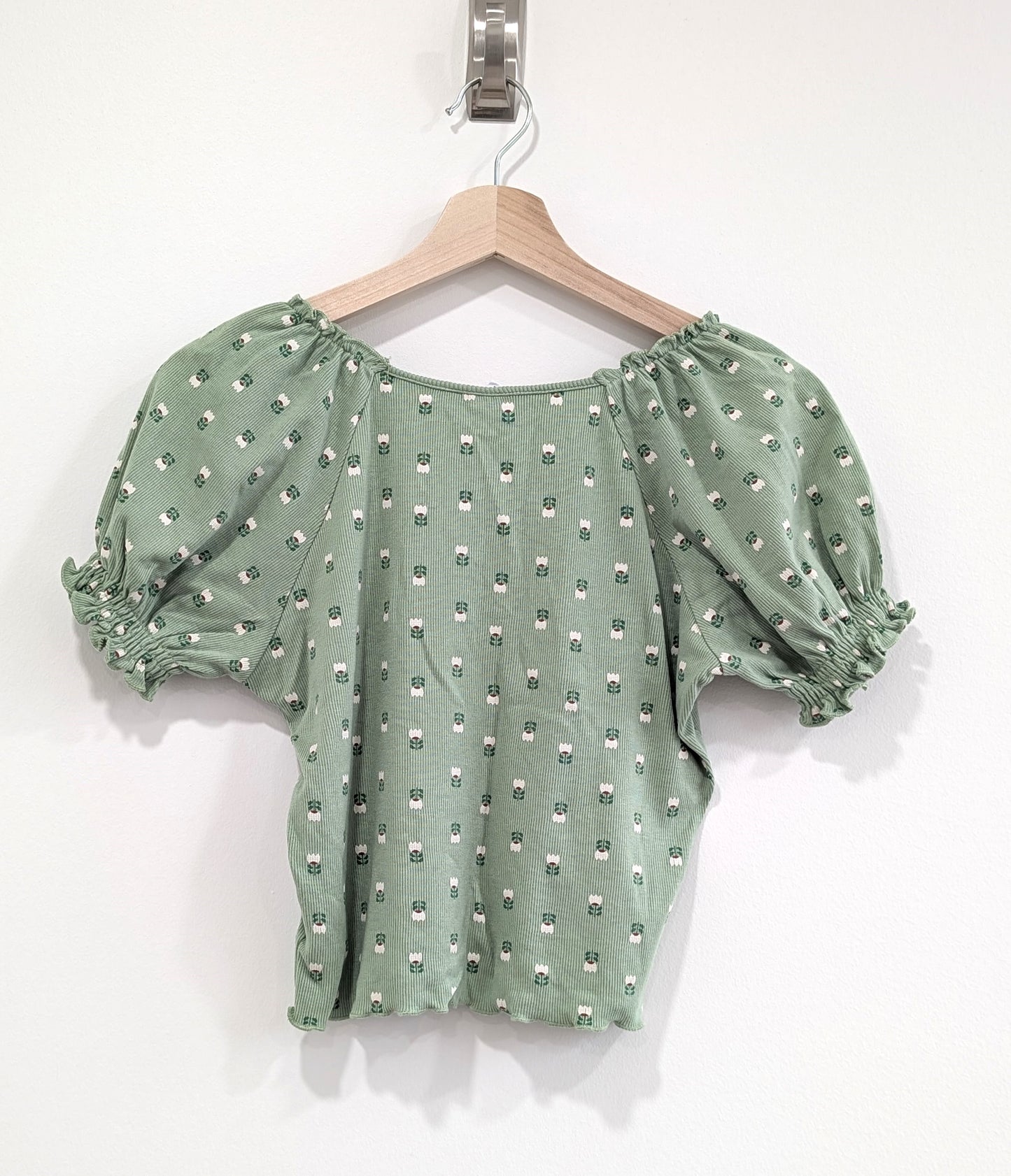 Light Green Floral Puffed Sleeve Cropped Knit Top