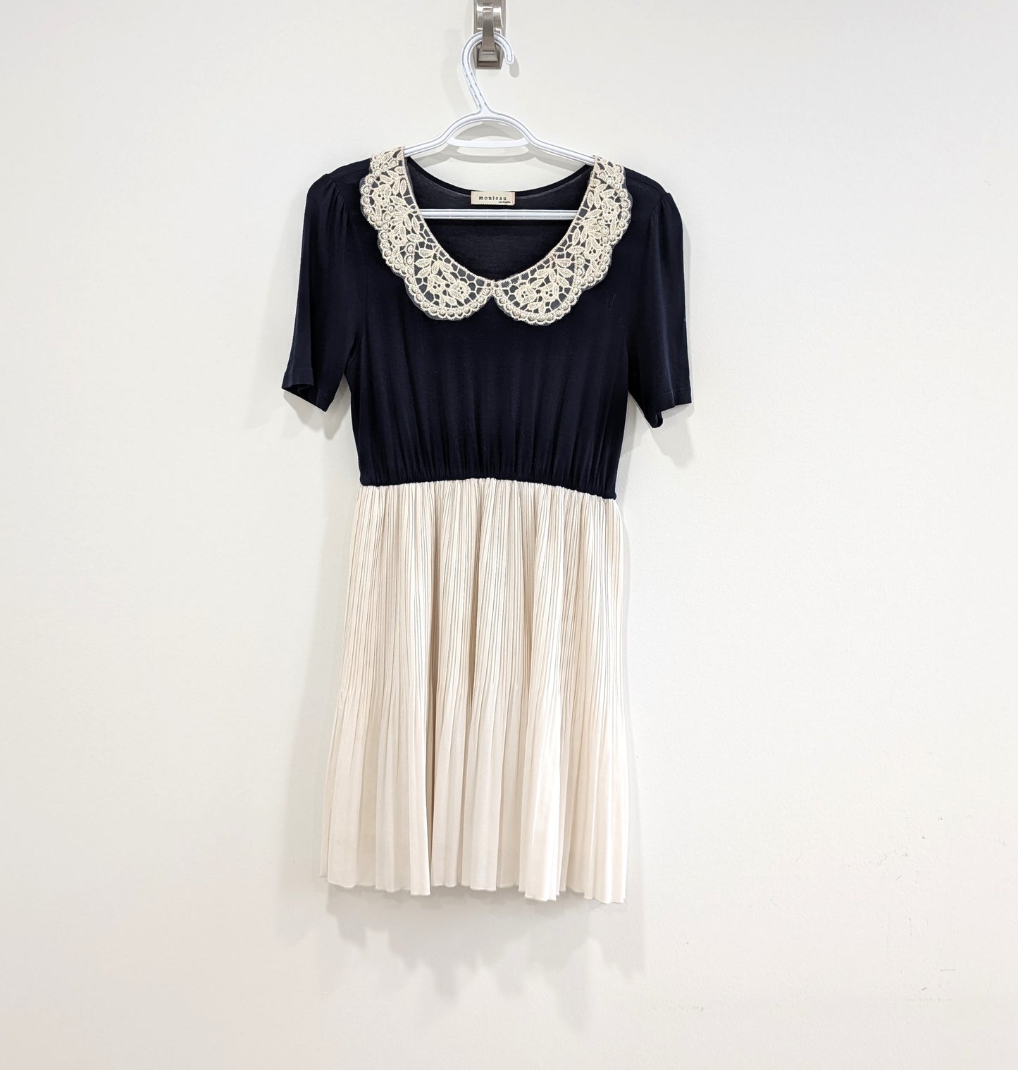 Lace Collar Pleated Dress