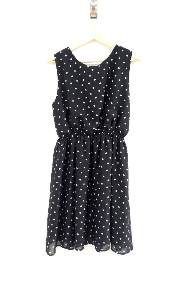 Black Sleeveless Dress With White Hearts Print (1X)