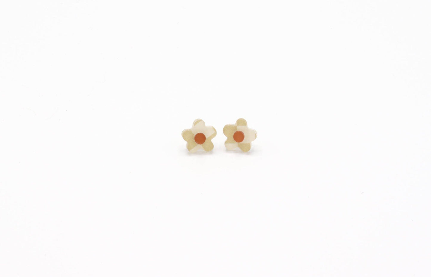 Medium Daisy Studs