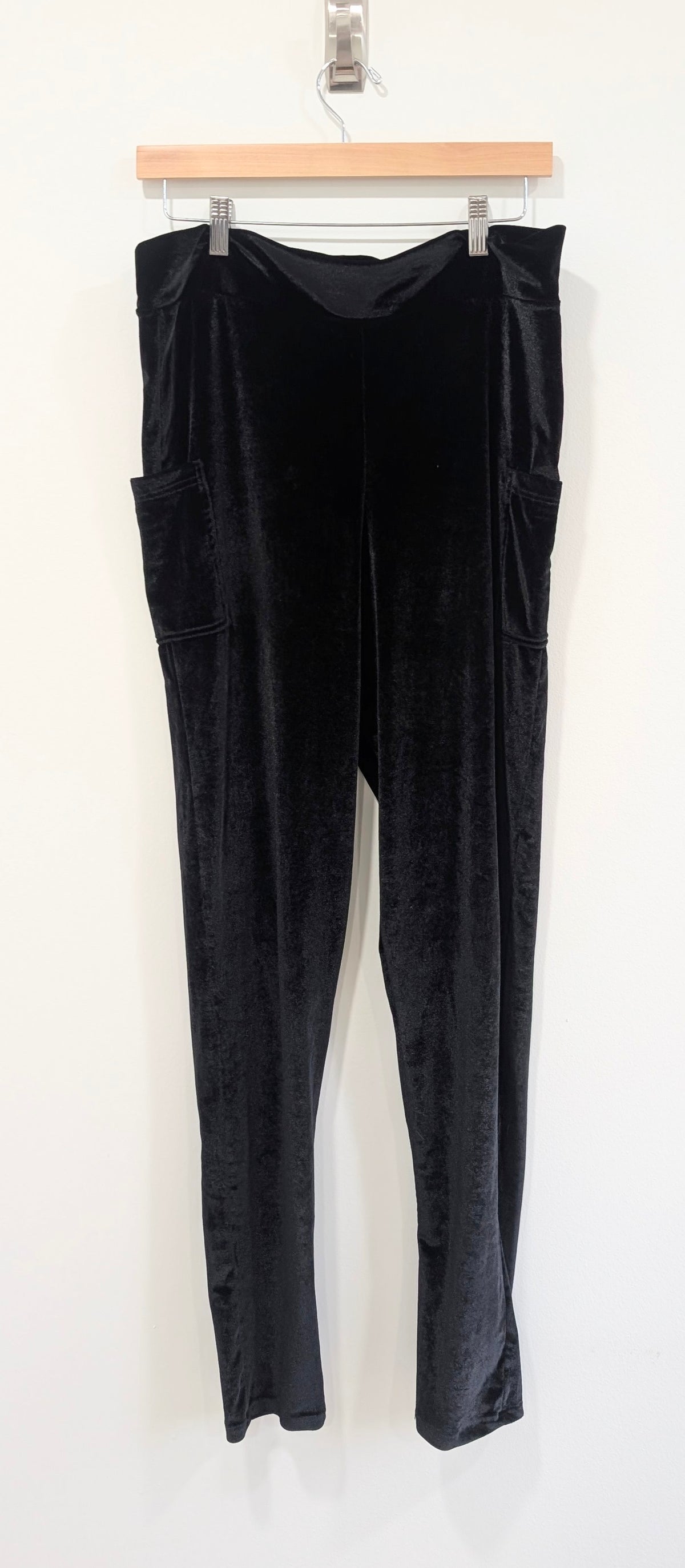 Black Velvet Leggings (XL)